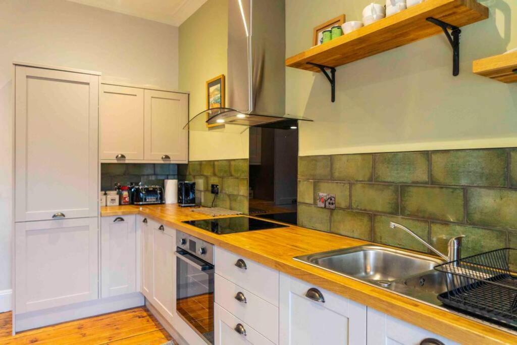 Spacious City Centre Apartment Full Of Character Inverness Ngoại thất bức ảnh